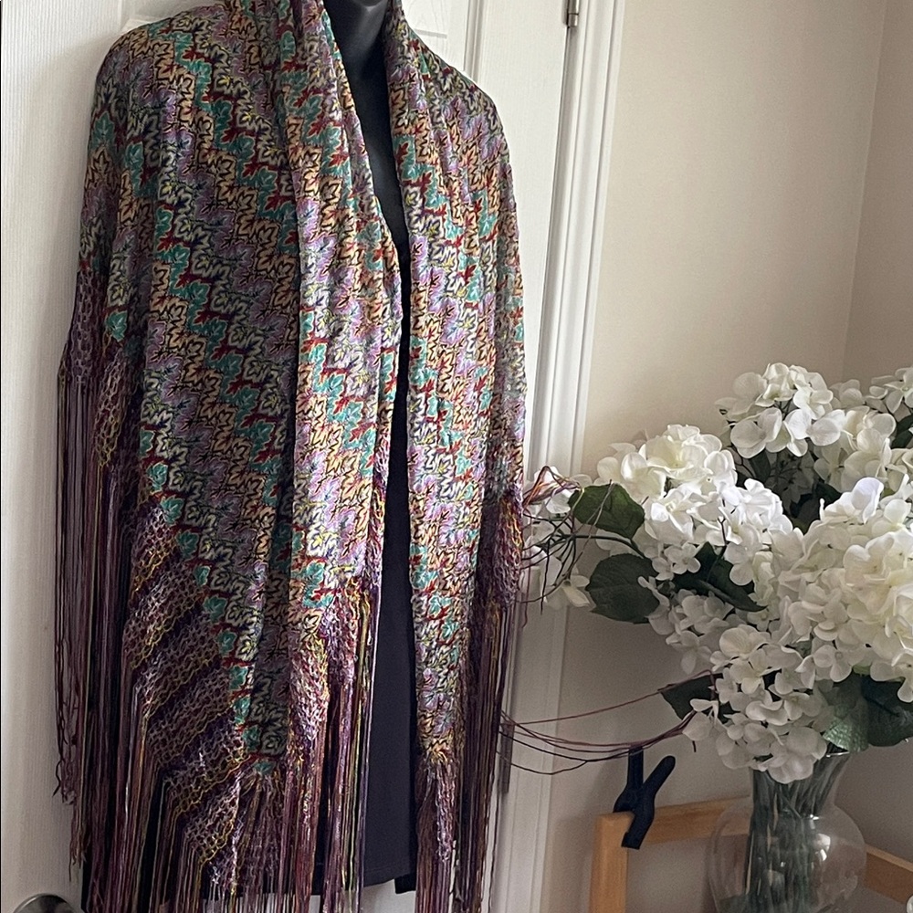 Stunning Piano Shawl!!! Wow. ☺️ Fringe and Colour and Fringe Oh My! Large Square - Picture 9 of 16